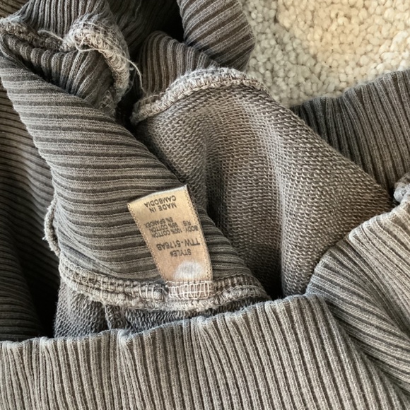 Distressed crew neck - Picture 8 of 8